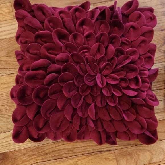 Lot Of Two Elegant Velvet Burgundy Floral Petals Accent Pillows 15" Square - Picture 2 of 3